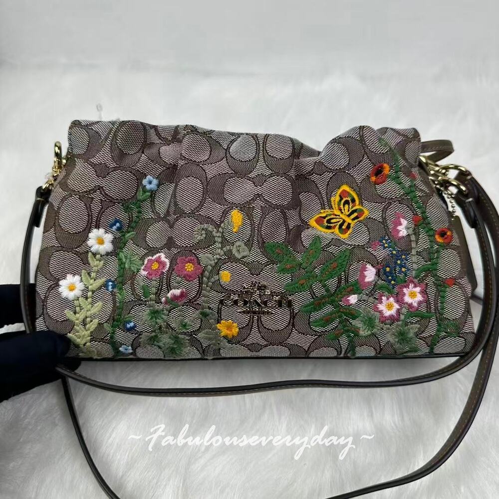 Coach Faye Shoulder Bag In Signature Jacquard With Floral Embroidery CDZ02 NWT - Picture 2 of 8